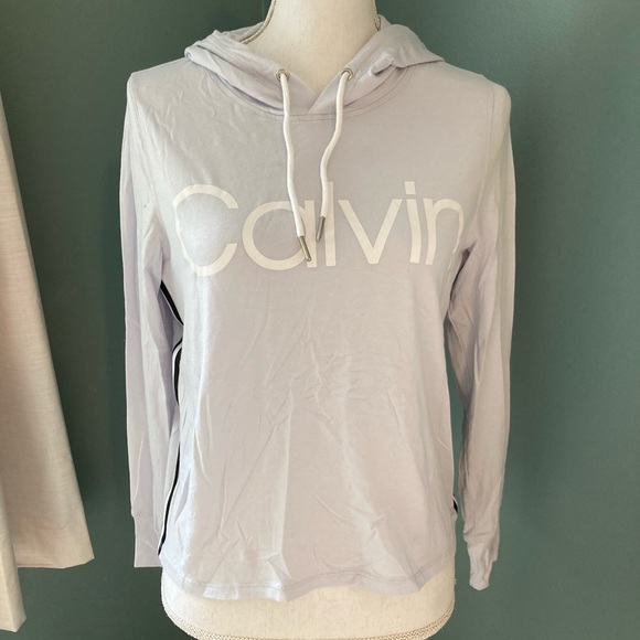 CALVIN KLEIN PERFORMANCE HOODED TEE - Picture 2 of 8